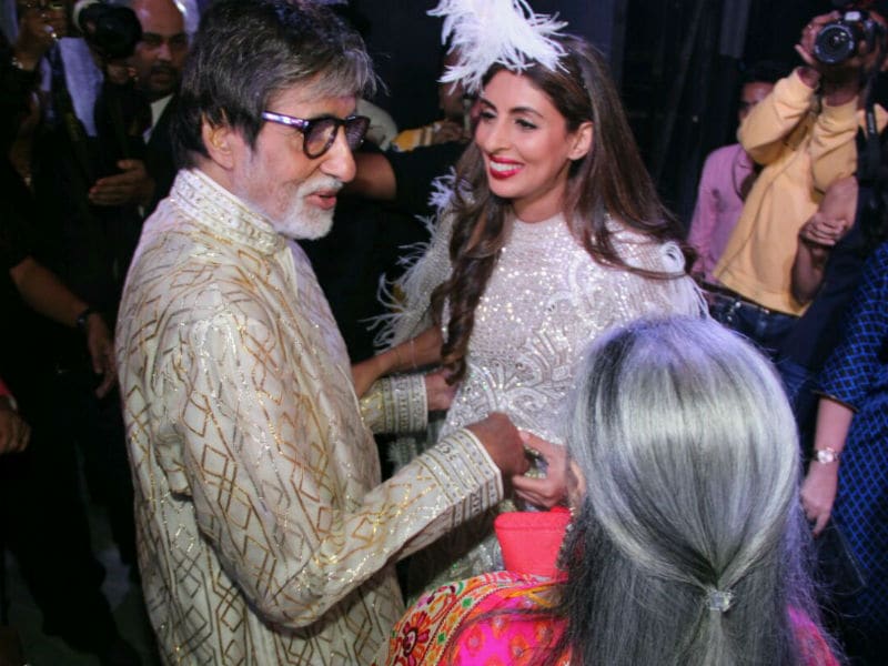 Photo : At This Fashion Show, Bachchans Lead Celeb Roll Call