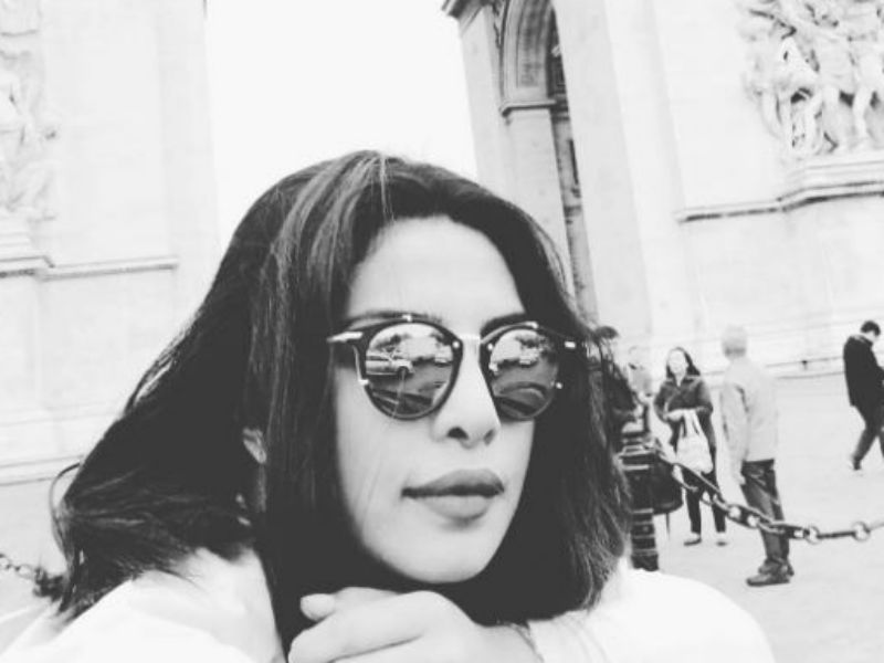 देख लिया जग हमने सारा: बॉलीवुड स्टार्स की छुट्टियों की तस्वीरें देखी आपने?