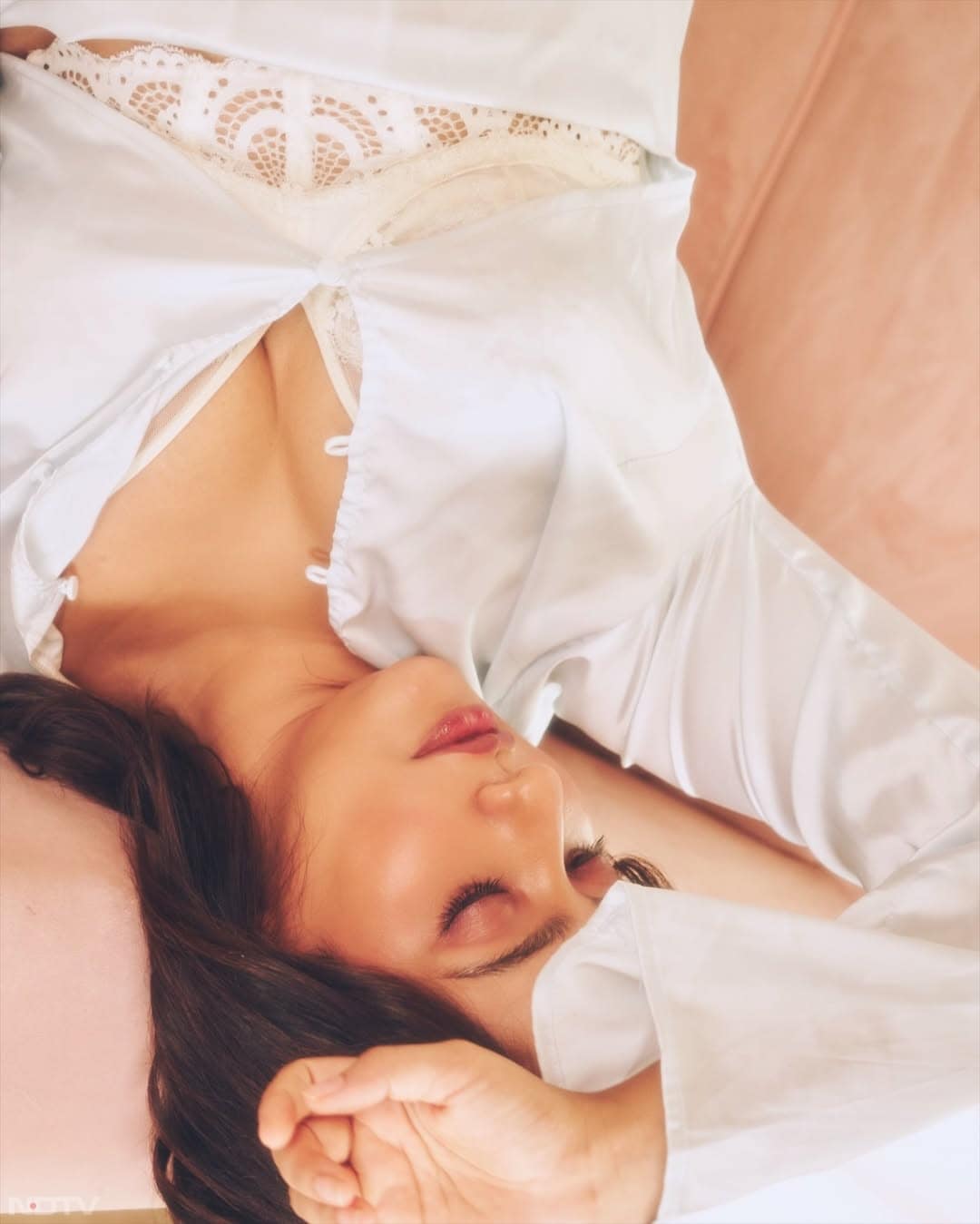 नेहा अपने फैंस के लिए तस्&zwj;वीरें और वीडियो शेयर करती रहती हैं. nehasharmaofficial/Instagram