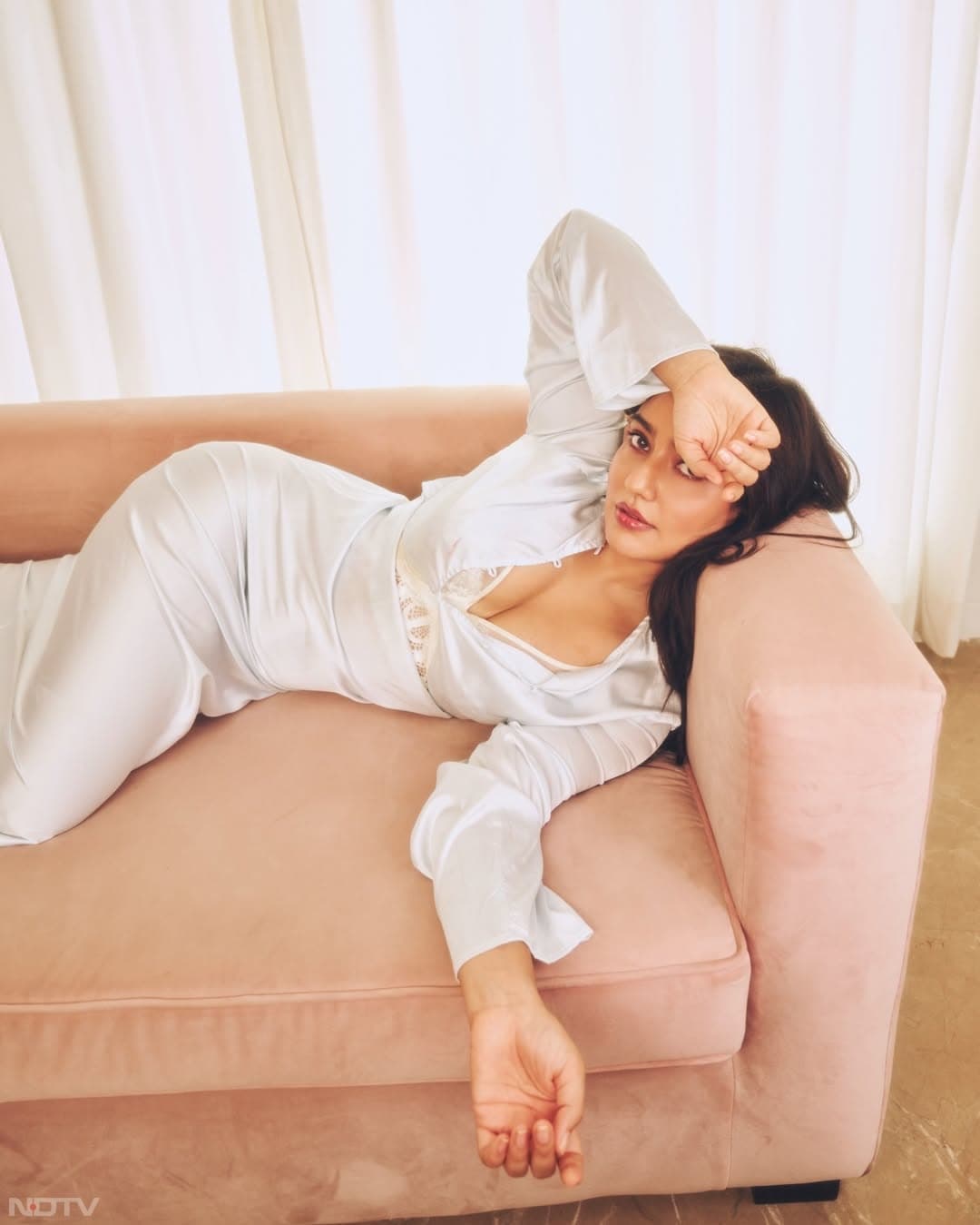 ये तस्&zwj;वीरें नेहा ने इंस्&zwj;टाग्राम पर शेयर की हैं. nehasharmaofficial/Instagram