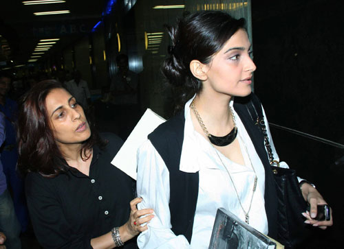 While Sonam Kapoor's father Anil is more famous as a result of being an actor, the parent she is closer to is her mother Sunita. Sonam once revealed that her mother wasn't keen on her joining Bollywood, but now that she has, her mother travels with her and also helps her with crucial decisions that will affect her career.