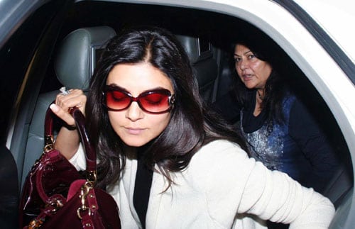 Sushmita Sen is also very close to her mother Subhra Sen who, it is said, had the utmost confidence in her even during her modelling days. She was the one who asked Sush not to lose heart because Ash seemed to be going ahead of her with every step, and as history has seen, it was Sushmita who finally won the Miss Universe crown. Even when Sush decided to adopt Renee as a single woman, it was her mother who decided to support her completely.