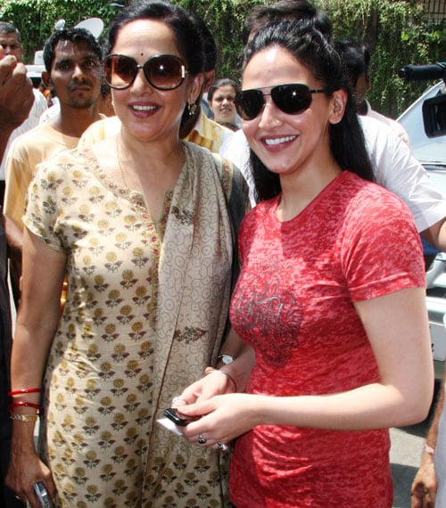 Actress Esha Deol gets more than just looks from her mother, superstar Hema Malini. Her mother insisted that she learns dance and has given her daughter a lot of freedom ever since she entered the film industry.