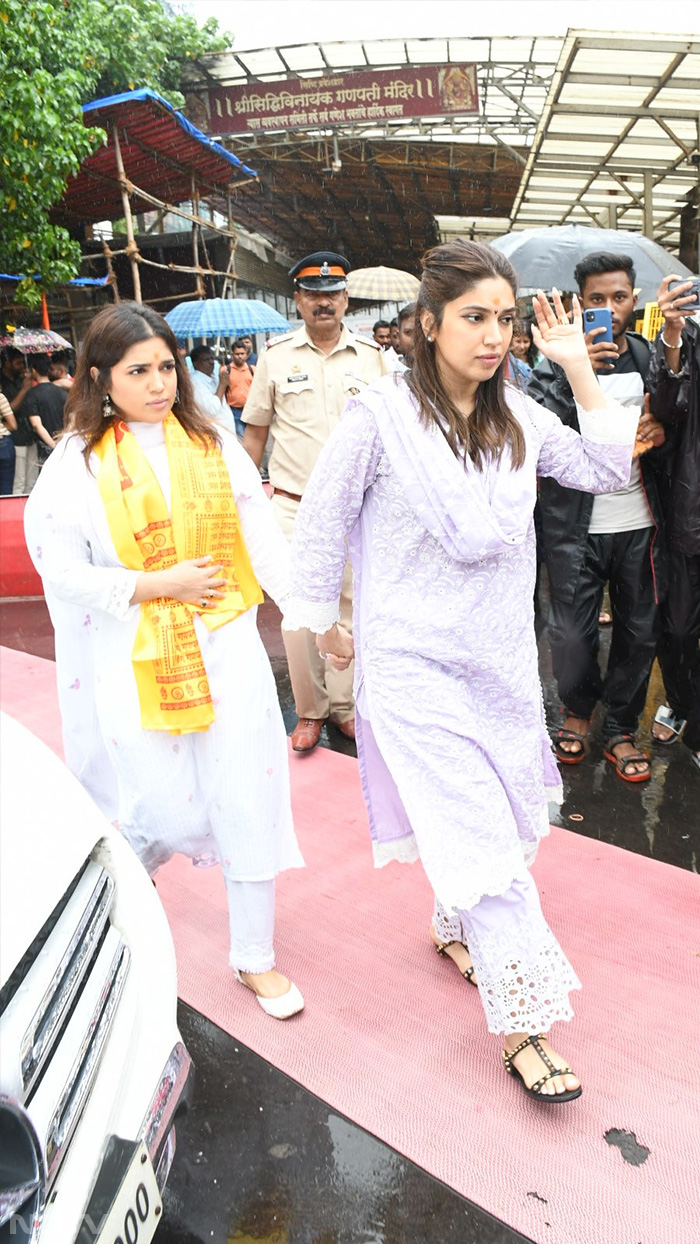 Bhumi Pednekar was pictured at Siddhi Vinayak temple in Mumbai. (Image Courtesy: Varinder Chawla)