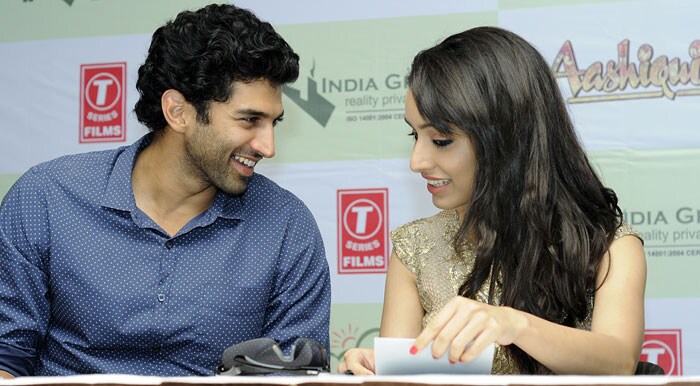 Aditya Roy Kapur and Shraddha Kapoor, who will be seen together in <I>Aashiqui 2</i>, attended a press conference in Kolkata to promote their film.
