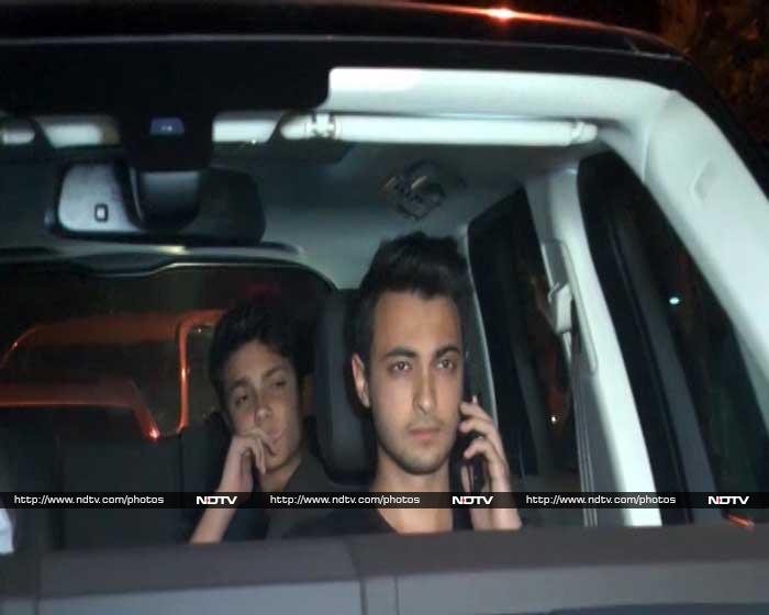 Salman, Hrithik Spotted At Shah Rukh Khan\'s Coldplay After Party