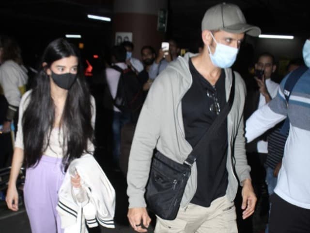Photo : Airport Diaries: Hrithik Roshan And Saba Azad Spotted