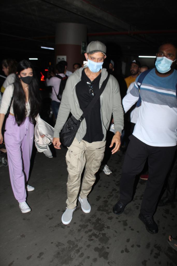 Hrithik Roshan looked uber-cool in a black t-shirt and beige cargo pants layered with a grey hoodie. On the other hand, Saba Azad looked pretty in a white crop top and purple jumpers.