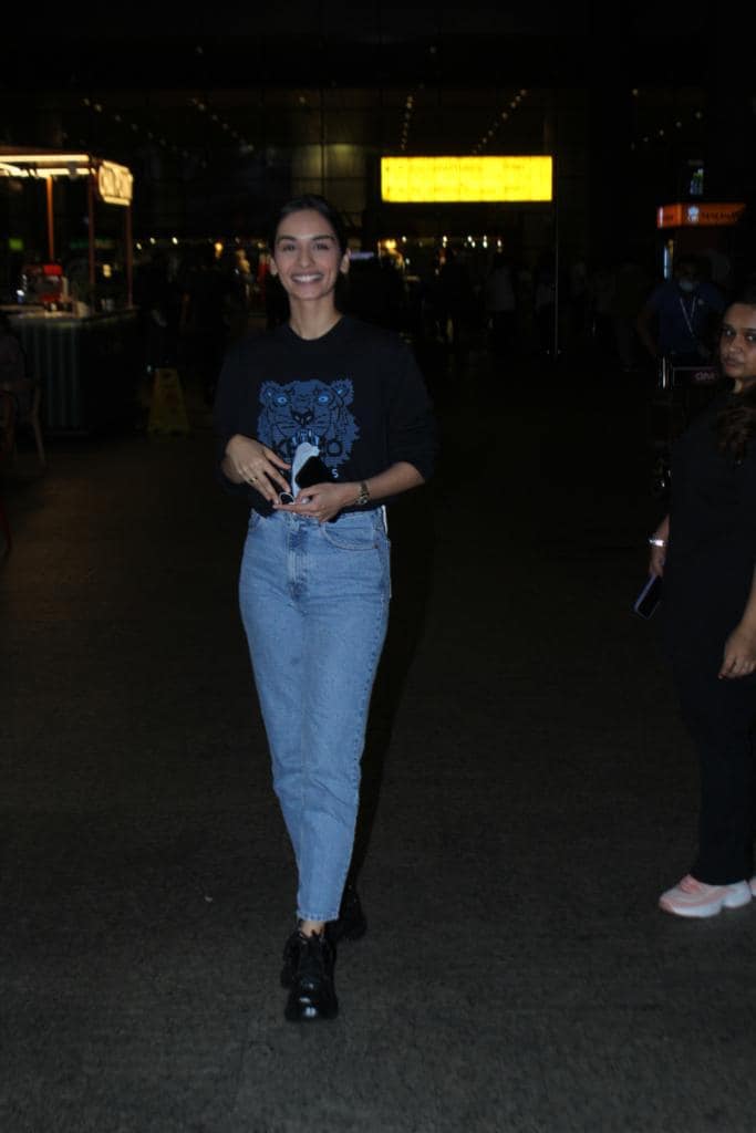 Airport Diaries: Hrithik Roshan And Saba Azad Spotted