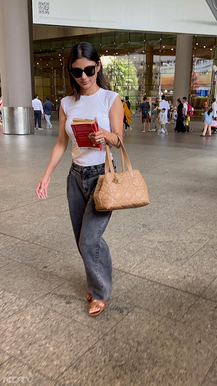 Airport Diaries: Mouni Roy Version