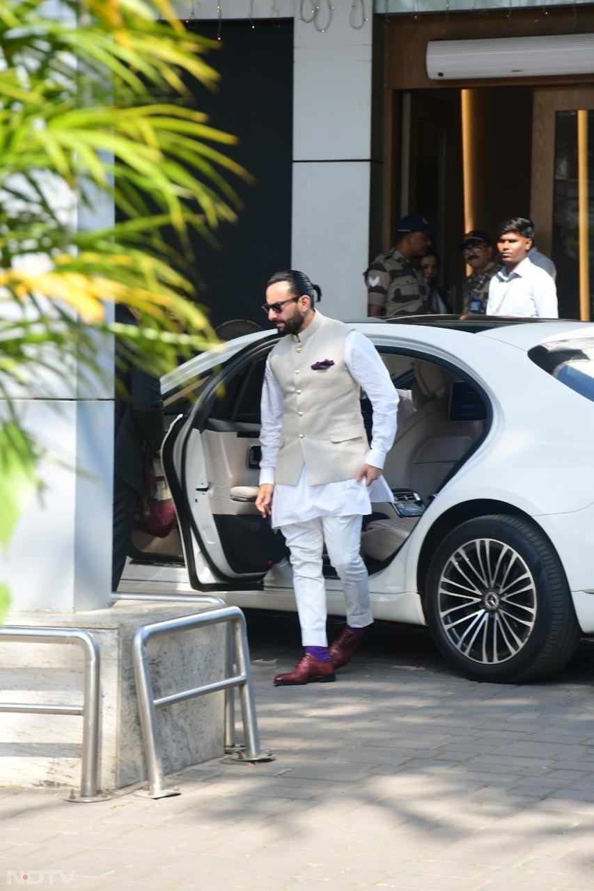 Saif Ali Khan was dressed in his traditional best. (Image Courtesy: Varinder Chawla)