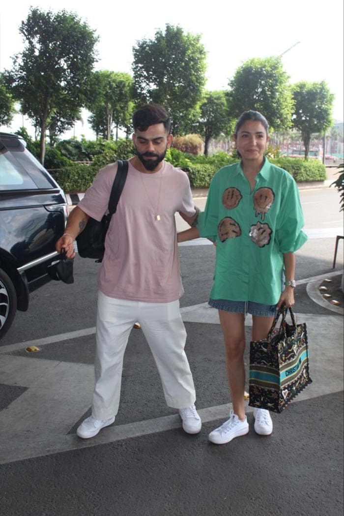 Airport Spotting: Anushka Sharma And Virat Kohli