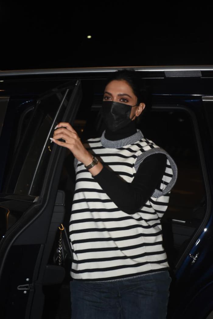 Airport Spotting: Deepika Padukone Pictured In Mumbai