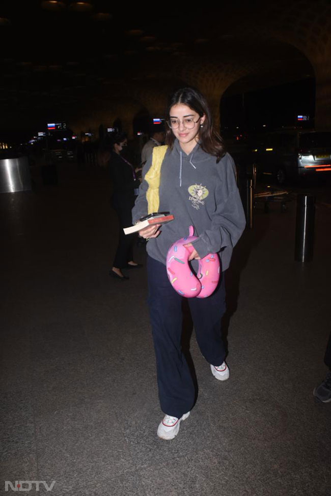 Airport Spotting: Manoj Bajpayee, Parineeti Chopra And Ananya Panday