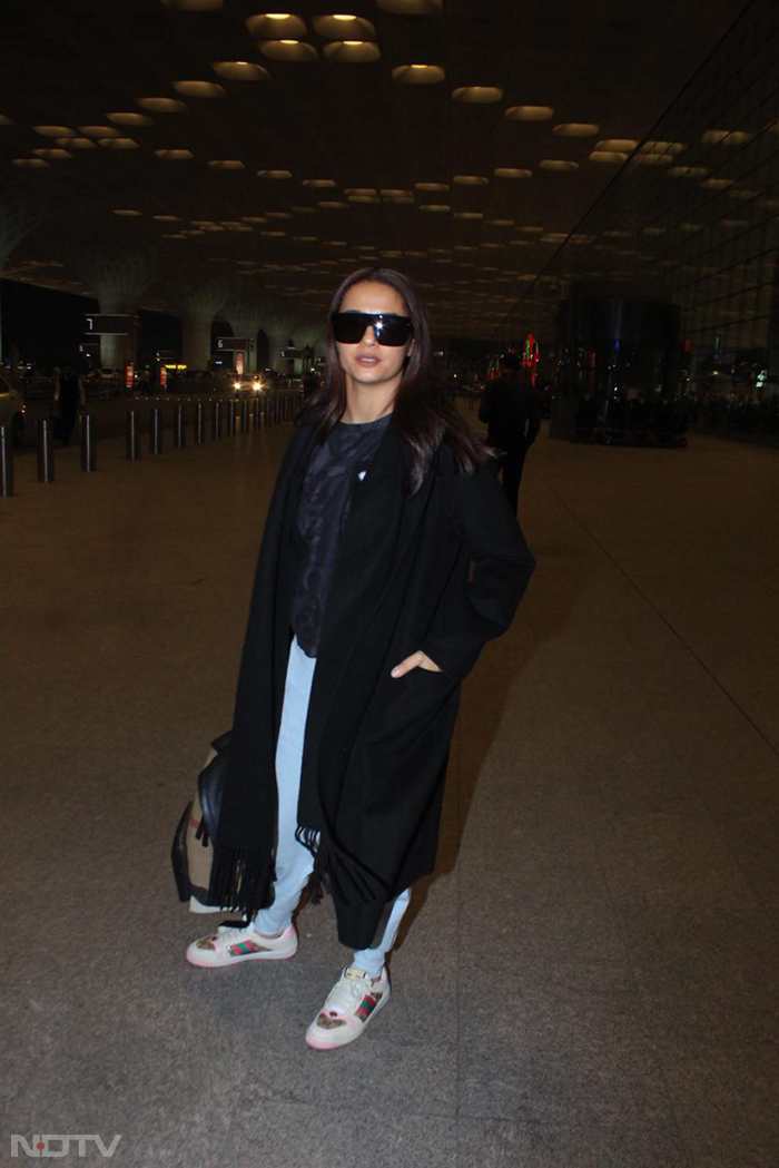 Airport Spotting: Janhvi Kapoor, Twinkle Khanna And Others