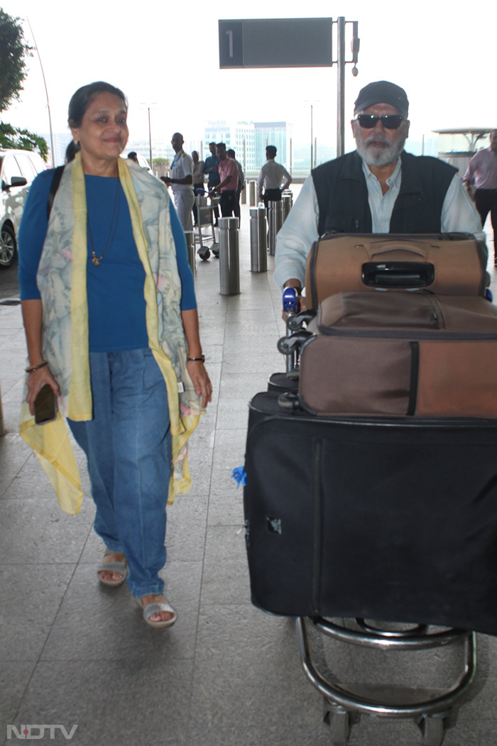 Airport Spotting: <i>Dear Zindagi</i> Co-Stars Shah Rukh Khan And Alia Bhatt