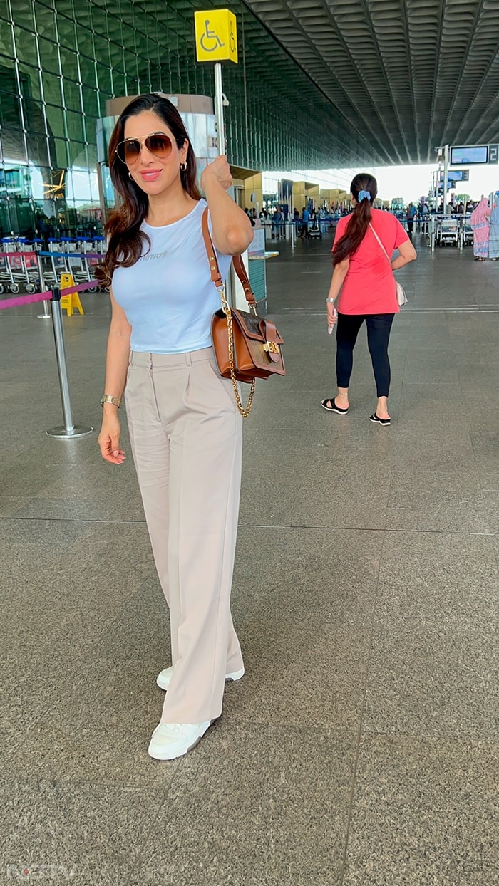 Airport Spotting: Ankita Lokhande-Vicky Jain, Sophie Choudry