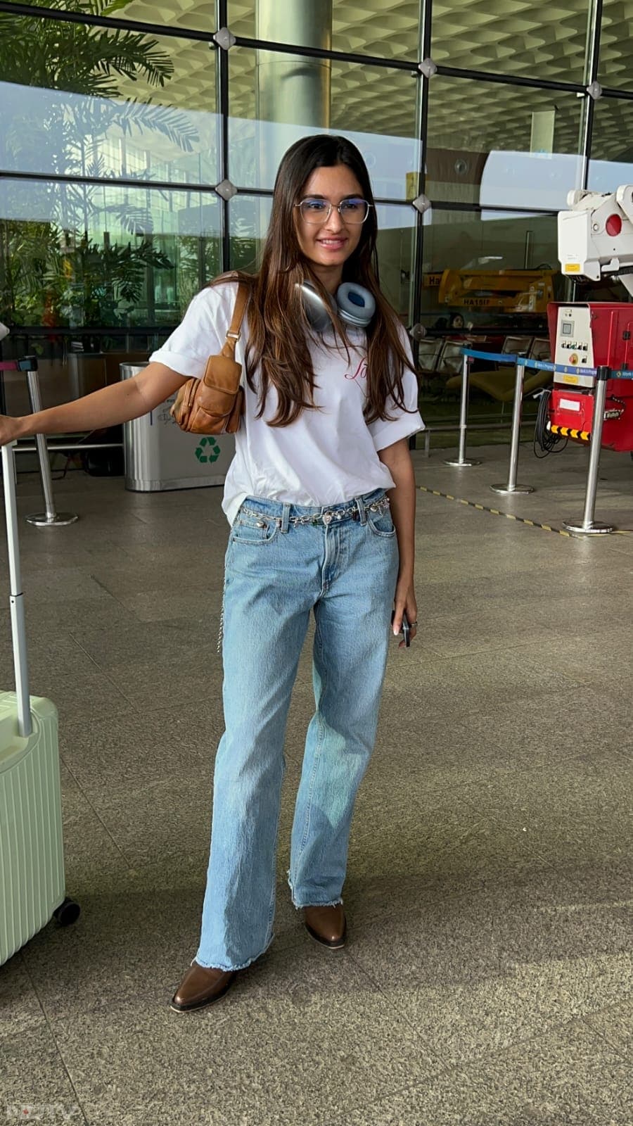 Alaviaa Jaaferi looked chic in denims. (Image Courtesy: Varinder Chawla)