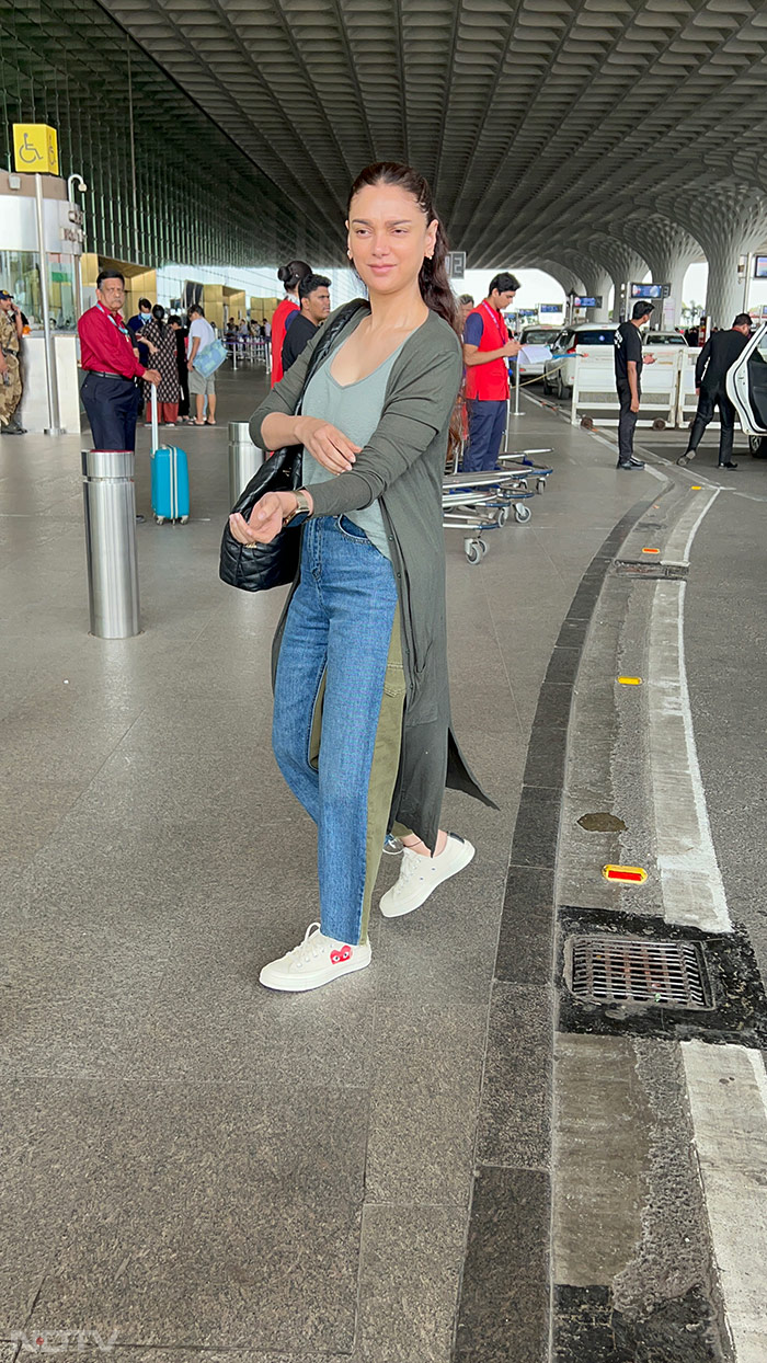 Airport Style But Make It Casual And Cool. Be Like Suhana And Sara