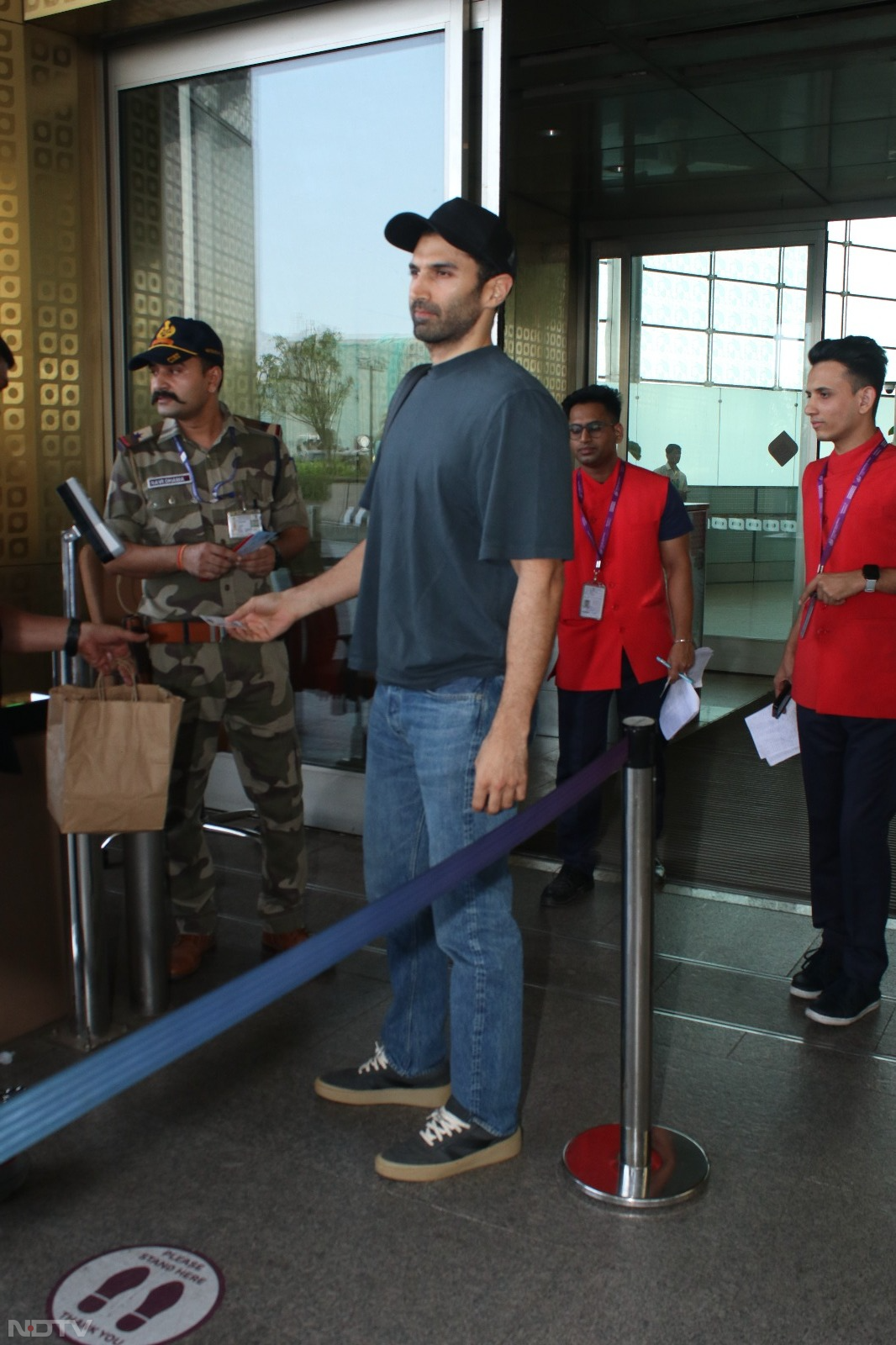 Airport Style Done Right Featuring Salman Khan, Disha Patani And Aditya Roy Kapur