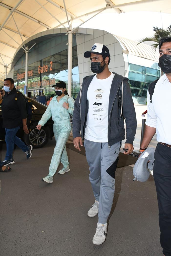 Airport Time For Katrina, Vicky, Salman And Other Stars