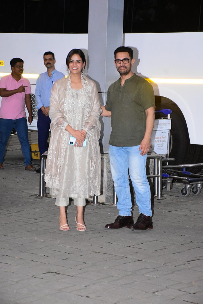 Aamir Khan was pictured with <i>Laal Singh Chaddha</i> co-star Mona Singh.