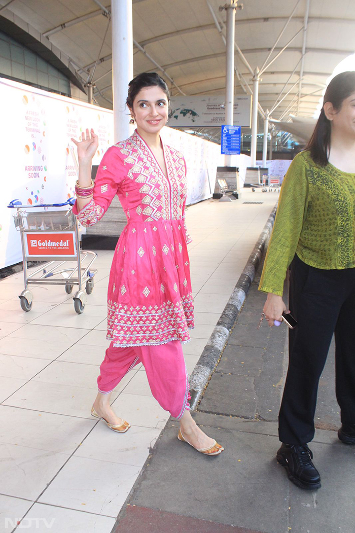 Divya Khosla Kumar was pictured in her traditional best.  (Image Courtesy: Varinder Chawla)