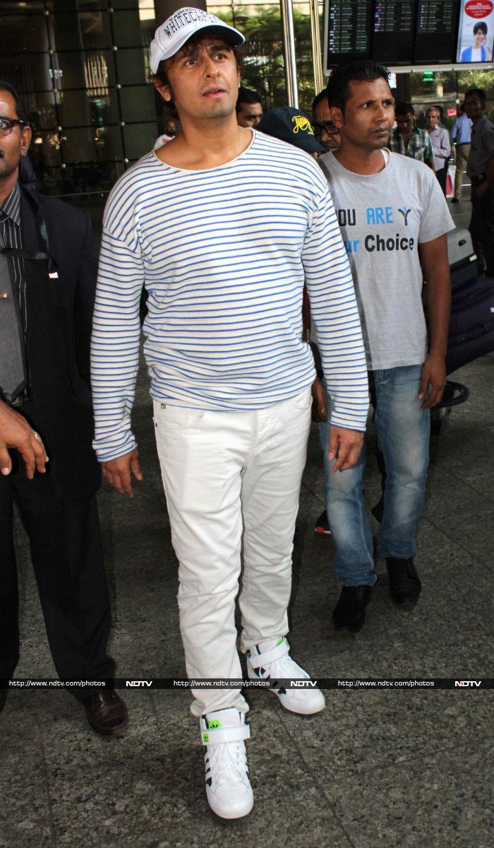 We also got a glimpse of singer Sonu Nigam.