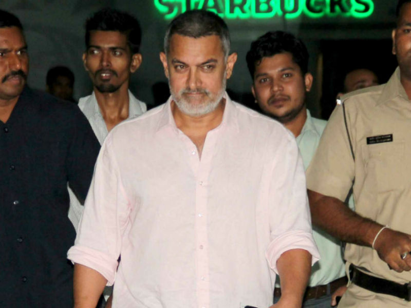 कंधे पर चोट लगने के बाद 'दंगल' से घर लौटे आमिर खान