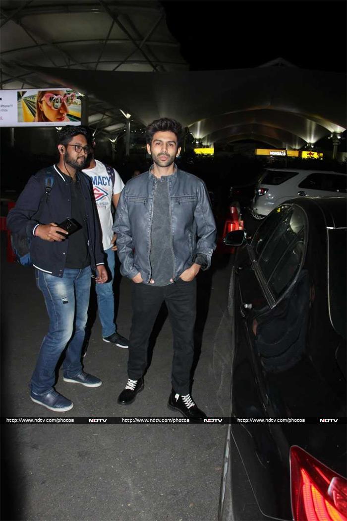 Kartik Aaryan was also at the Mumbai airport recently.