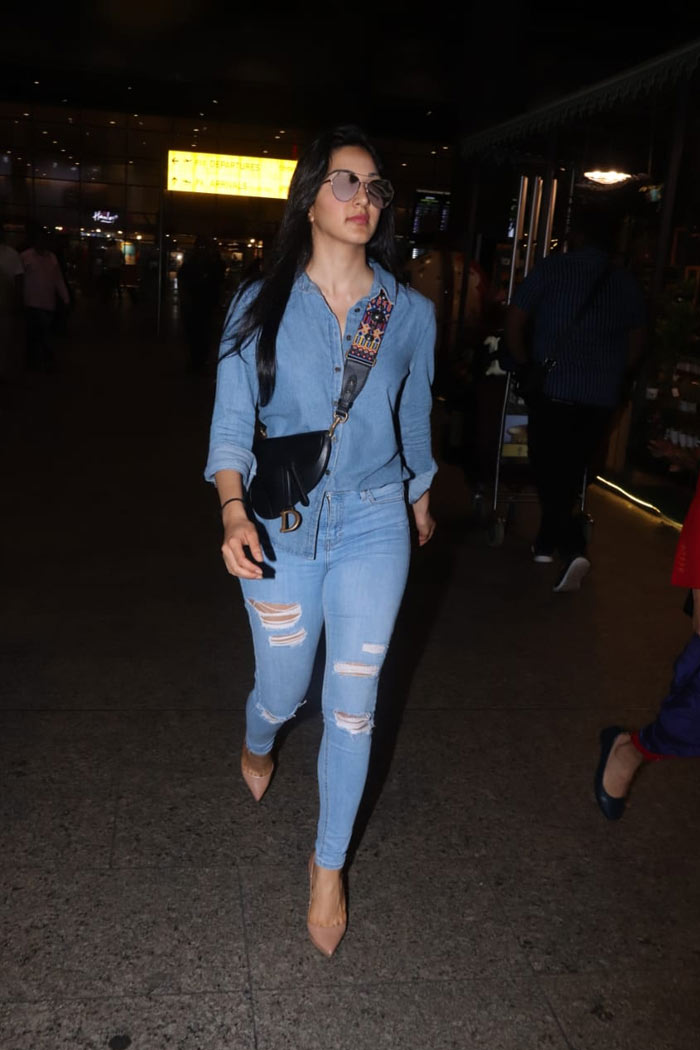 Actress Kiara Advani, spotted at the airport on Tuesday, followed a similar fashion mantra as Kareena's.