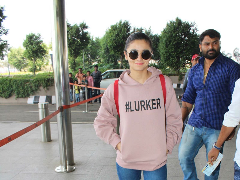 Photo : Alia Bhatt, Sridevi And Hrithik Roshan Spotted At The Mumbai Airport