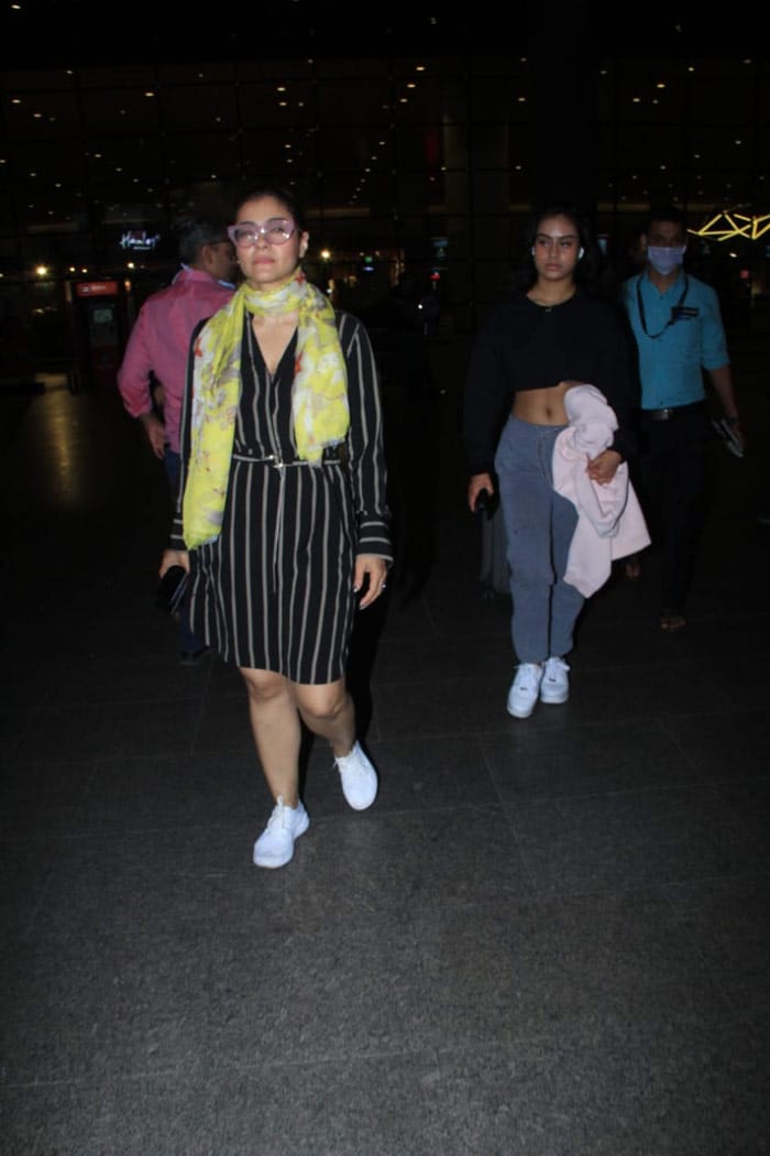 Kajol And Shruti Haasan\'s Airport Diaries
