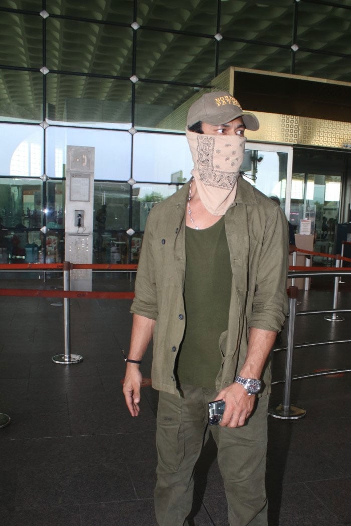 Actor Vidyut Jammwal was spotted at the Mumbai airport.