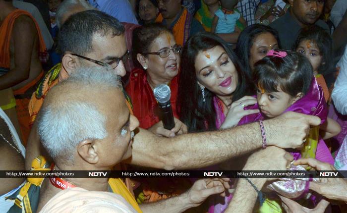 Three-year-old Aaradhya received Ganpati's blessings.