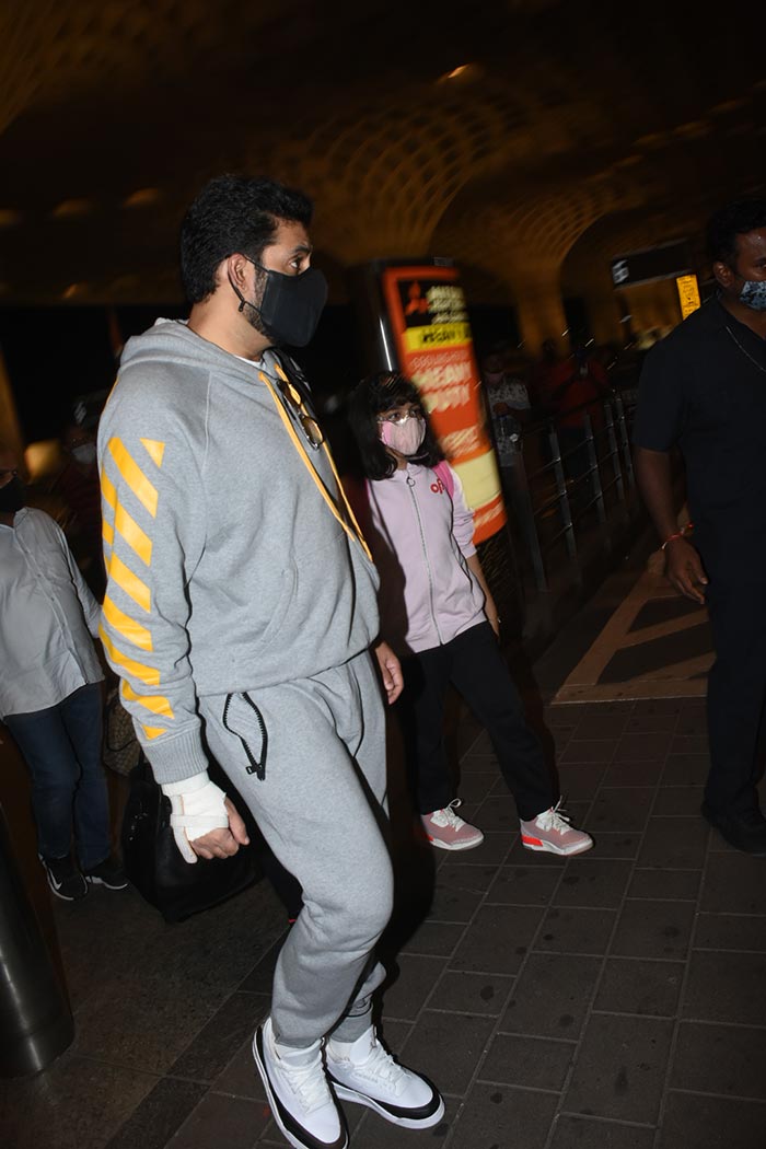 Abhishek Bachchan and Aaradhya clicked at the airport.