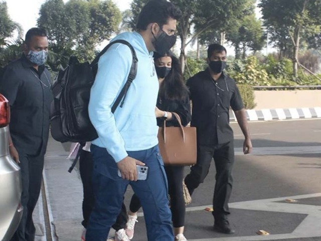 Aishwarya, Abhishek And Aaradhya's Airport Diaries Aishwarya, Abhishek And Aaradhya's Airport Diaries
