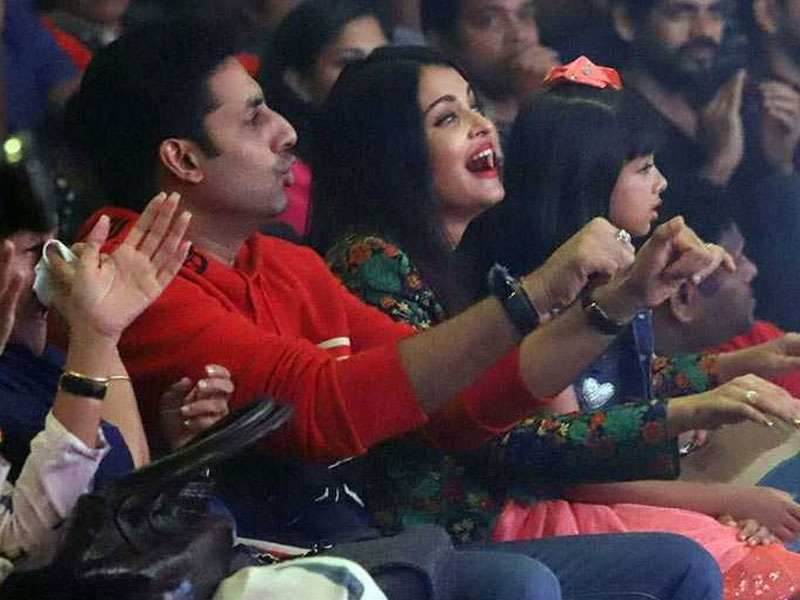 Aishwarya-Abhishek Cheer For Aaradhya At Shiamak Davar's  Show