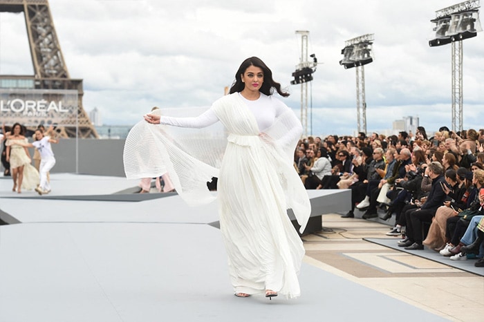 Aishwarya Rai Bachchan walked the runway at the Paris Fashion Week on Sunday - she was stunning in head-to-toe white. Aishwarya represented the cosmetics giant the Le Defile L'Oreal Paris 2021 Womenswear Spring/Summer 2022 show in Paris.