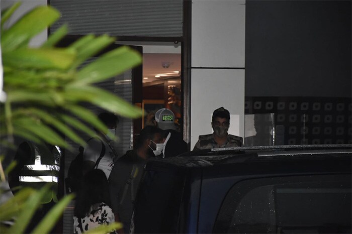 Aishwarya Rai Bachchan, Abhishek Bachchan And Aaradhya Return From Maldives