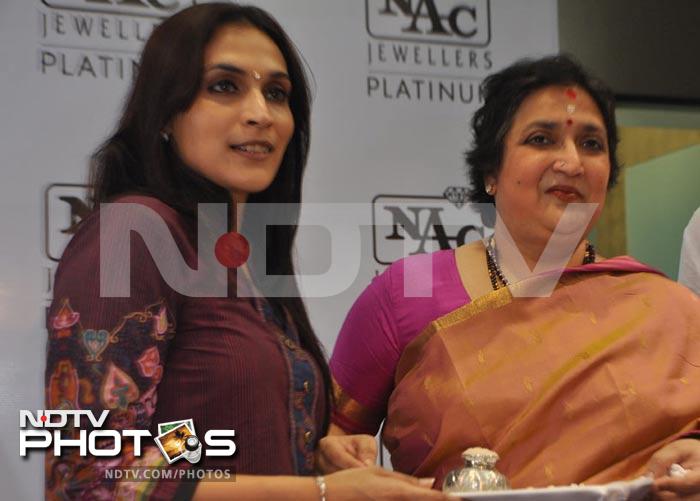 Spotted: Aishwaryaa Rajinikanth out with mom