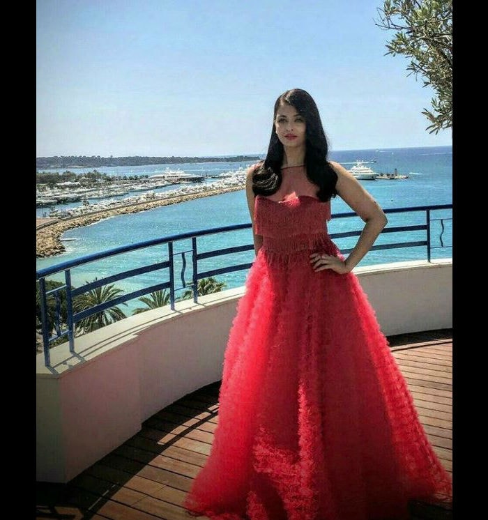 Cannes 2016: Aishwarya Looks Fabulous in Red