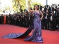 Photo : Cannes 2018: बेटी का हाथ थामकर रेड कारपेट पर ऐश्वर्या ने की शानदार एंट्री