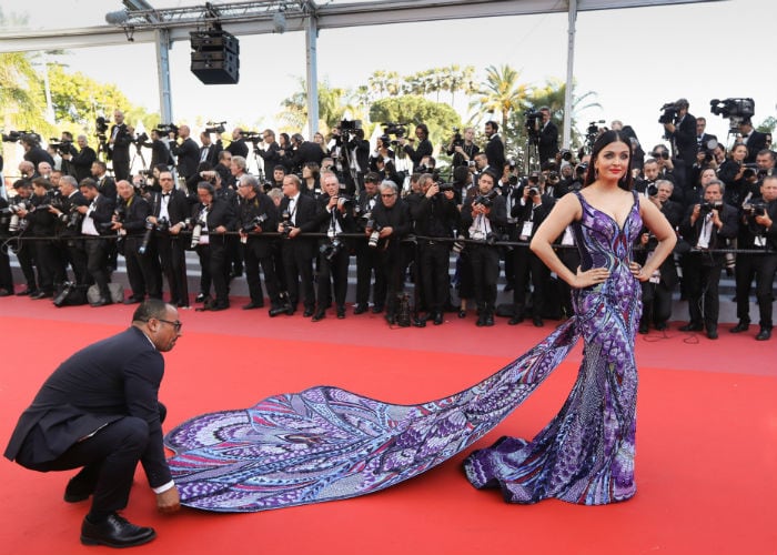 The Return Of Aishwarya On Cannes Red Carpet. Wow