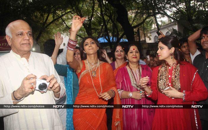 Shilpa, Hrithik, Aishwarya Chant Ganpati Bappa Morya