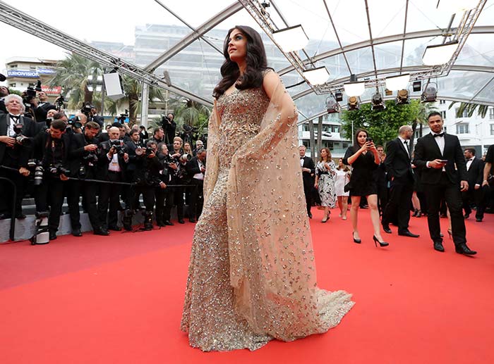 At Cannes, 24 Carat Aishwarya Stops Traffic in Glittering Dress