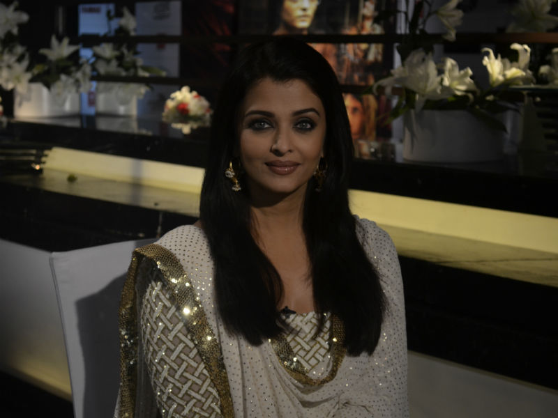 सरबजीत के प्रमोशन में दिखा ऐश्वर्या का कुछ ऐसा लुक...