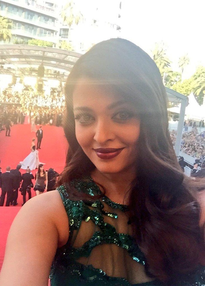At Cannes, the Red Carpet Waits. But First Let Me Take a Selfie