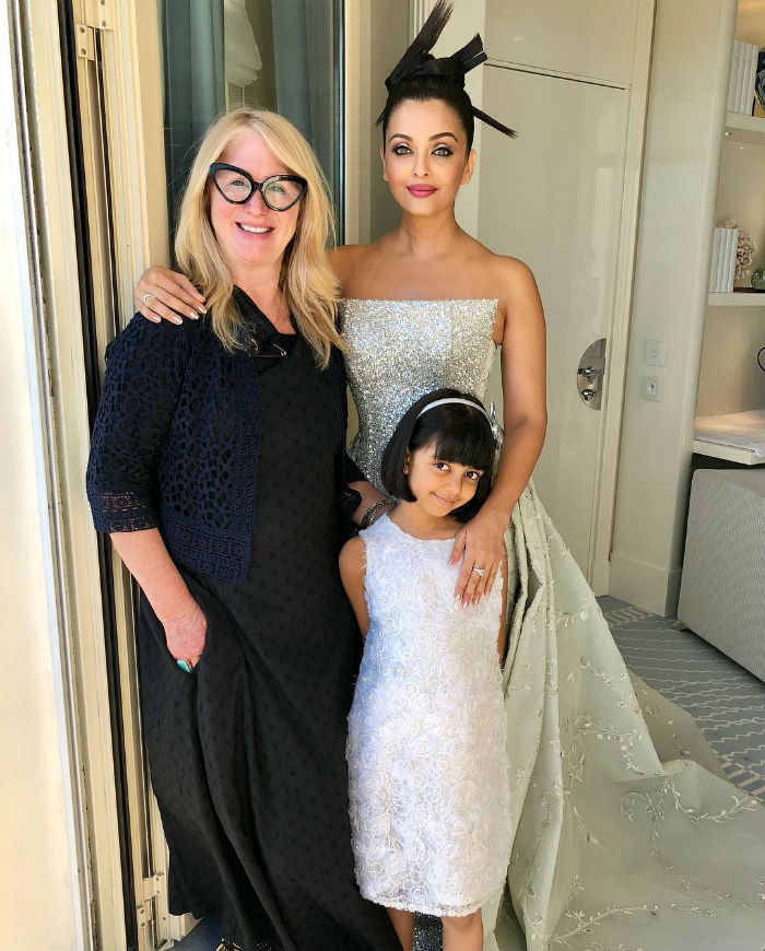 Here's another BTS picture from Cannes. <br><br>Image was instagrammed by <a href="https://www.instagram.com/p/BiuZT7nlY23/" target="_blank" rel="nofollow" >Aishwarya Rai Bachchan</a>