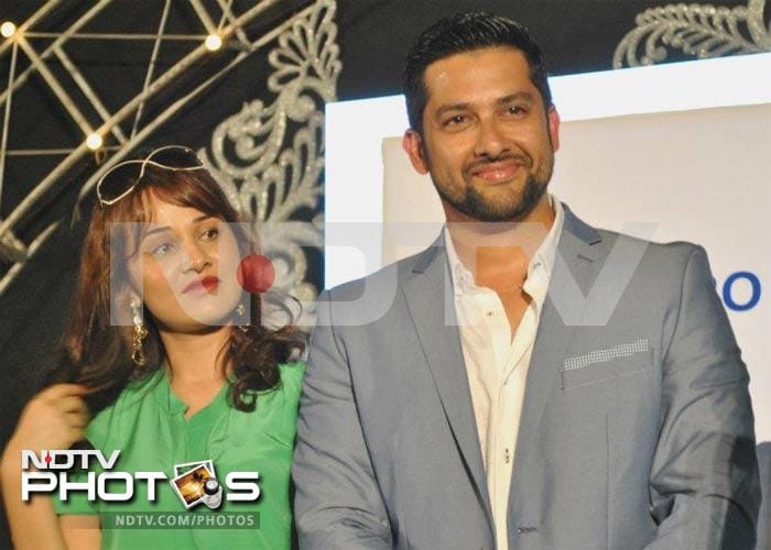 Aftab Shivdasani, Nisha Kothari at an event